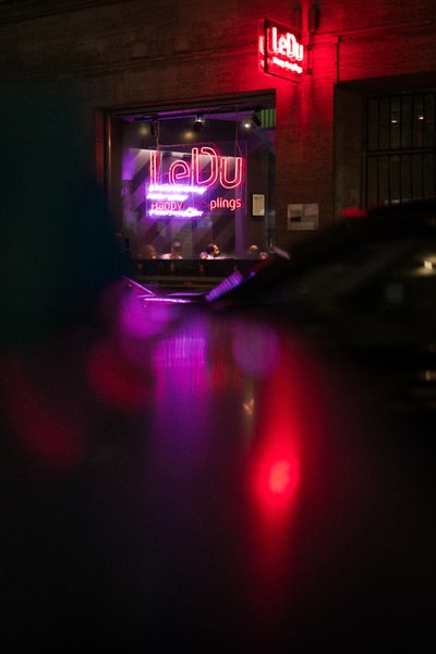 商店的Le du Neon灯标志